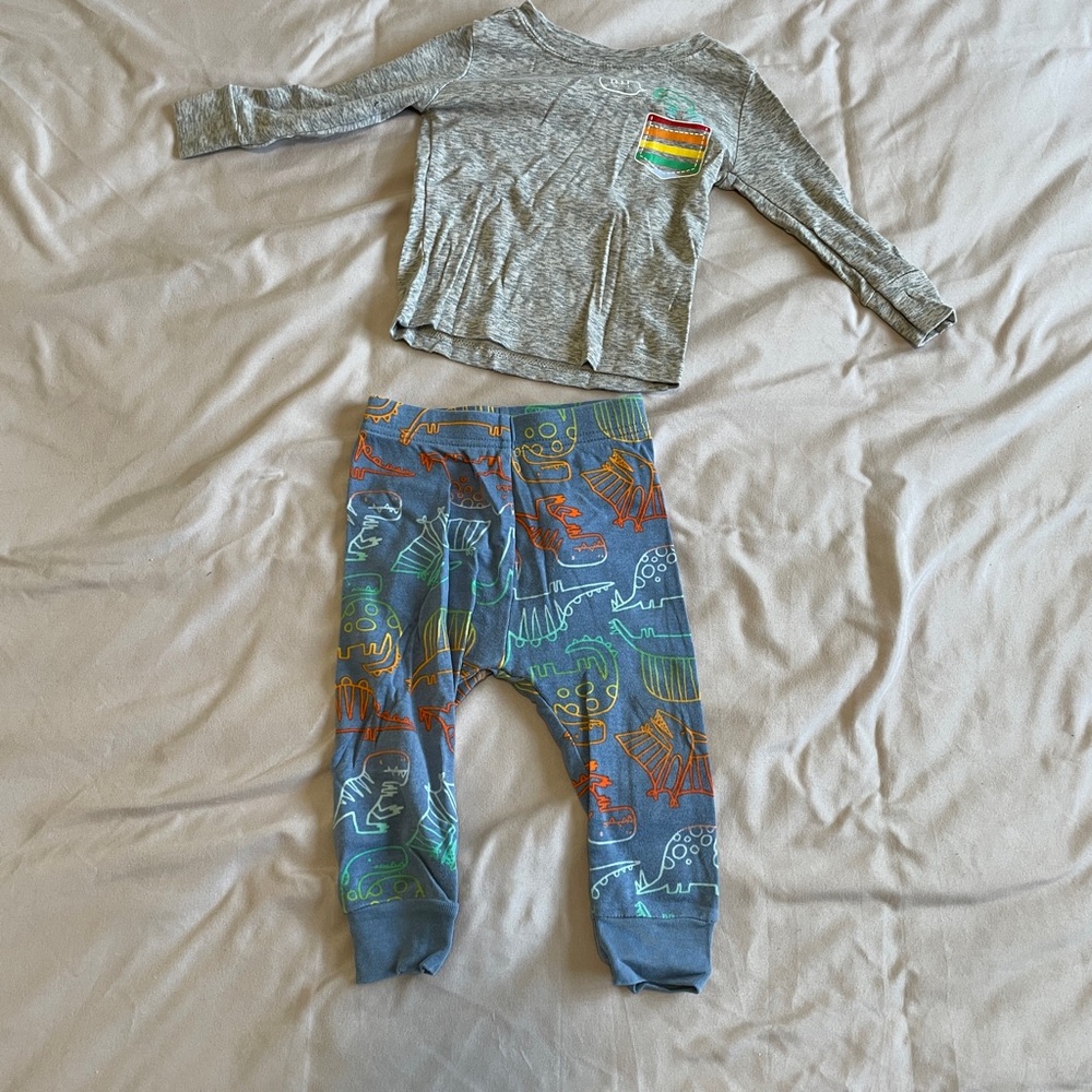 Lot of 2 Piece Pyjama Sets - Picture 2 of 8